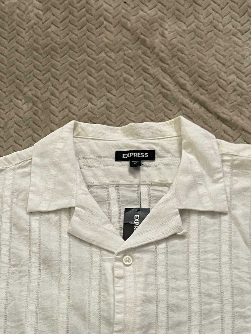 Express Men’s Cream Textured Short-Sleeve Button-Down Shirt